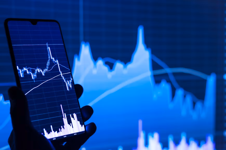 Juros em Movimento: O Que Selic, Fed e Focus Estão Dizendo Sobre a Economia